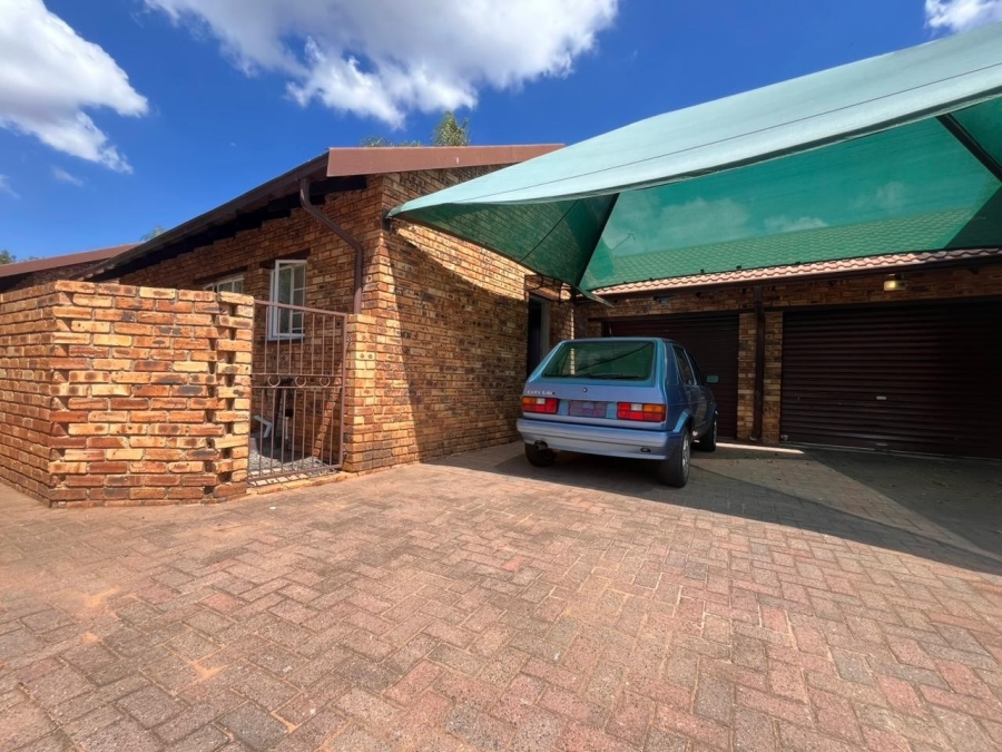 2 Bedroom Property for Sale in Safari Gardens North West